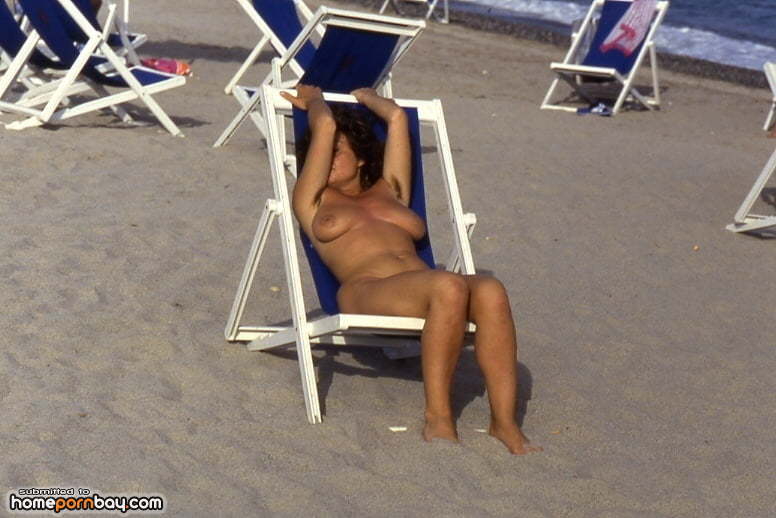 https://m.homepornbay.com/album/italian-mom-at-beach