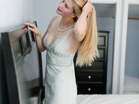 Blonde amateur MILF Meredith in lingerie