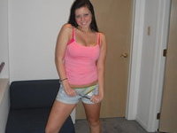 Playful amateur brunette babe