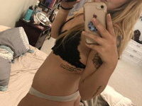 Tattoed amateur blonde babe selfies