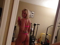 Fitness amateur blond wife