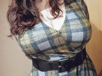 Giant boobs MILF private pics