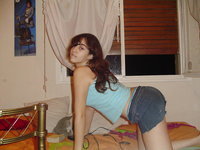 Teenage amateur GF in her room nn pics