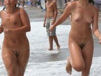 Two amateur GFs naked at beach