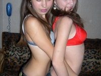 Two amateur teen GFs posing together