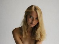Sweet amateur blonde babe first pro pics