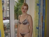 Blond amateur GF private nude pics