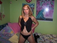 Sexy amateur blonde wife love posing on cam