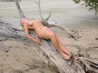 Mature amateur blonde mom love posing naked
