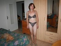 Mature amateur wife posses at home