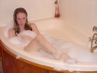 Amateur GF teasing at bath