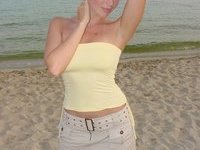 Blonde amateur GF at beach nn pics