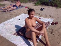 Teenage amateur GF private nude pics