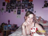 Teenage amateur GF in her room