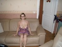 Mature amateur wife posing for hubby