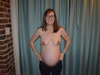 Amateur mom showing tits