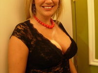 Busty amateur blonde MILF from US