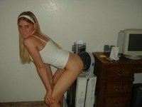 Amateur blond girl enjoying big dick