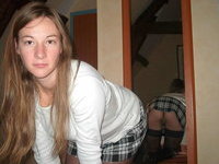 Amateur girl posing on bed