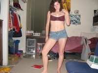 Amateur wife nude posing at home