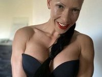 Sexy fit amateur MILF