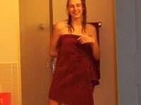 Teen GF nude posing before sex