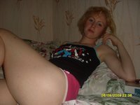 Blond amateur wife nude posing at home