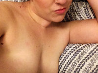 Bombshell chubby Zoe showing natural boobs