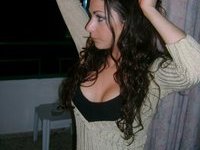 Amateur brunette girl love posing on cam