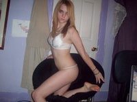 Amateur blonde posing at bedroom