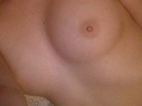 Amateur brunette camwhore naked at home