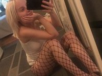 Hot selfies from amateur blonde