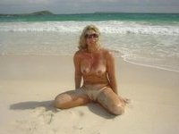 Nude amateur MILFs mix