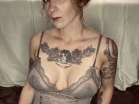 Tattooed amateur MILF pics collection