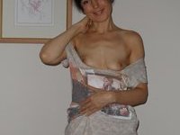 Brunette amateur mom nude posing pics collection