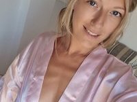 Sensual amateur blonde MILF pics collection