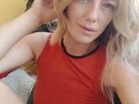 Sensual amateur blonde MILF pics collection