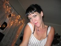 Brunette amateur MILF sexlife pics collection