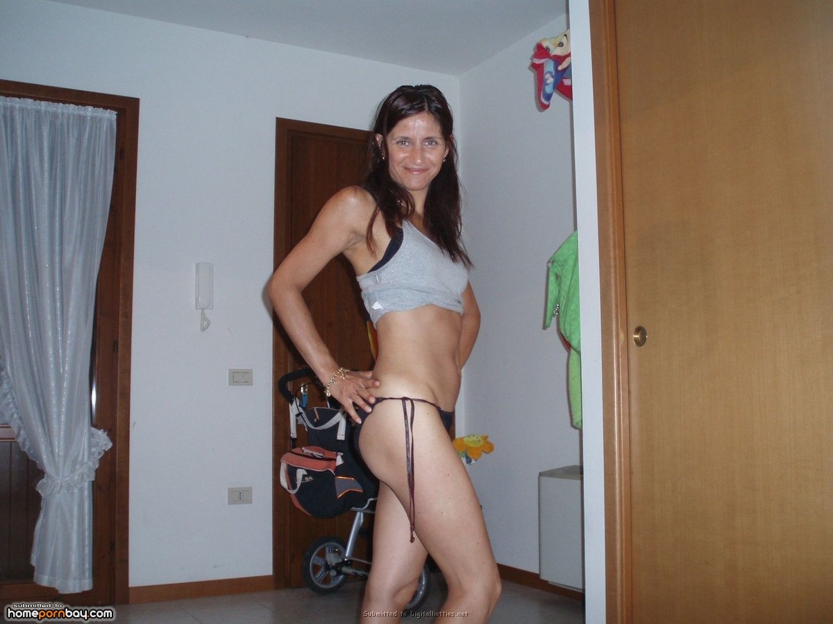 Amateur wife nude posing and sex with with hubby pic image image