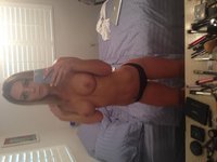 Sexy busty MILF private pics from her phone