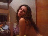 Amateur girl love posing naked