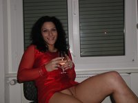 Very sexy amateur brunette MILF pics collection