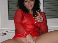Very sexy amateur brunette MILF pics collection