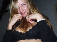 Sexy amateur blonde love posing nude