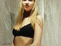 Sexy amateur blonde love posing nude