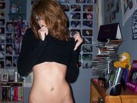 Nude babe taking self pics