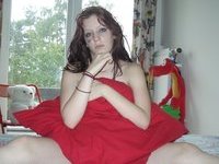 Amateur teen posing on bed for boyfriend after sex
