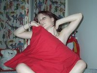 Amateur teen posing on bed for boyfriend after sex