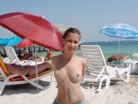 Amateur girl share pics from summer vacation