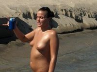 Amateur babe naked at beach